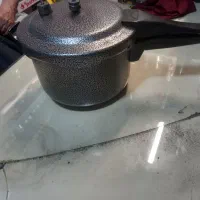 زود پز .داخلش تفلون شده
