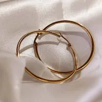 گوشواره حلقه‌ای بزرگ