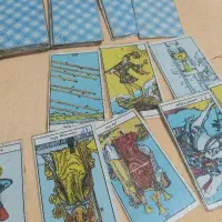 ورق،تاروت،نمک.کلی