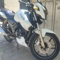 اپاچی 180 سفید