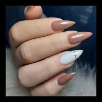 ارایشگاه ناخن کار