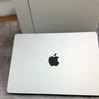 Macbook Air M2 2022 battery 100%