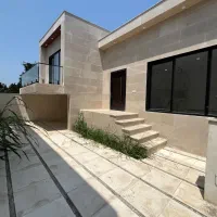 نیم-پیلوت-مدرن-و-خوش-ساخت-نما-سنگ-حیاط-دلباز