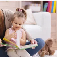 پرستار کودک مسلط به زبان انگلیسی