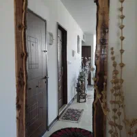 آینه با قاب چوب گردو