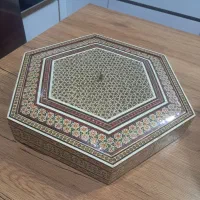 شکلات خوری . پسته خوری