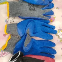 بیست جفت دستکش بفروش میرسد