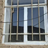پنجره آهنی در حد نو