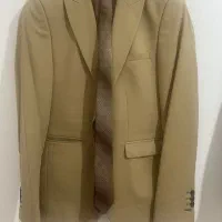 یک دست کت و شلوار کرم