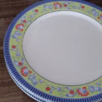 تعدادی بشقاب