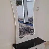 آینه و کنسول و ساعت