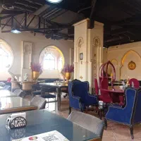 آشپز فرنگی و کارگر ساده