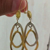 گوشواره ۱۰۰ بالای تابلو