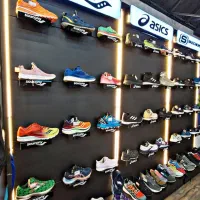 استند دکور کفش فلزی فروشگاهی برند