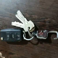 یک دسته کلید به همراه ریموت گم شده