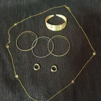دستبندو زنجیر رو لباسی گوشواره و النگو