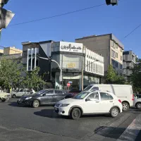 ۱۷۵ متر تجاری، سر نبش