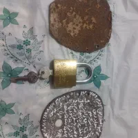دو عدد نعل اسب و یک عدد کلید