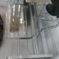 میز کامپیوتر شیشه ای فلزی فوق العاده شیک