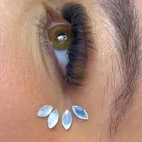 کاشت مژه با قیمت ویژه