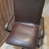 صندلی چرمی اداری چرخ دار