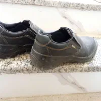 یک جفت کفش ایمنی