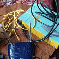 یک عدد مودم tplink به همراه روتر نو