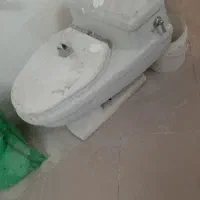 دستشویی فرنگی‌  دست دو