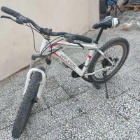 ۲ عدد دوچرخه و دوچرخه بند