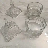 زیر سیگاری و در قندان