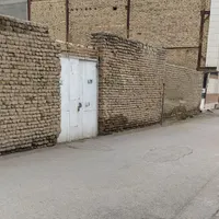 زمین دور دیوار در طرق