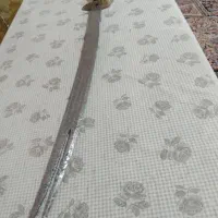 قالیچه قدیمی وعتیقه و شمشیر دوسر قدیمی دست ساز