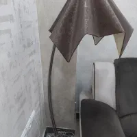 آباژور ایستاده