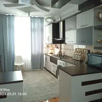 ویلایی سه طبقه آویــنــی ۳ اول گلشهر