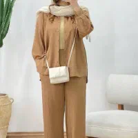 مدل و همکار خانم فروشنده