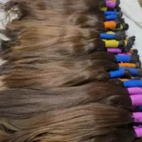 خریدار موهای طبیعی و رنگی بانوان