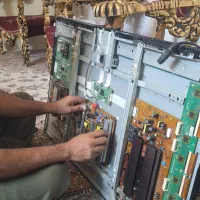 تعمیرات انواع تلویزیون و لوازم برقی در محل
