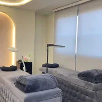 اجاره تخت در سالن شیک، خیابان ارباب