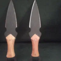 چاقوی دو لبه پرتابی