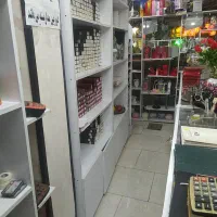 ویترین مغازه فروشی