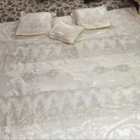 روی تختی ۲ نفره عروس