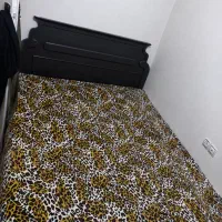 تخت دونفره چوبی به همراه دو پاتختی