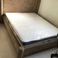 تخت خواب دو نفره و میز ارایش