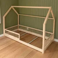 تخت کودک مدل کلبه ای ، چوب نراد روسی