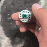 انگشتر زمرد دور رکاب طلا کاری