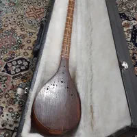 سه تار به همراه جعبه آنتیک