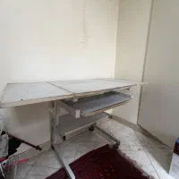 میزتحریر و کامپیوتر