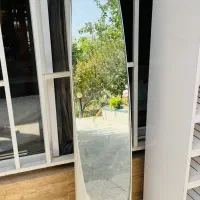 آیینه قدی ایستاده با طراحی مدرن و شیک،