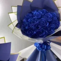 (زیبایی که هرگز پژمرده نمیشه)گلی