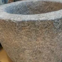 هاونگ سنگی بزرگ قدمت دار